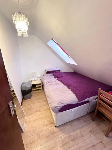 Vuode tai vuoteita majoituspaikassa A Comfortable Room in a Friendly Home in Headington, Oxford