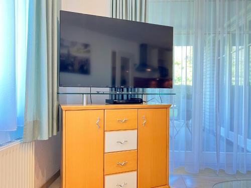 a tv sitting on top of a dresser in a room at Dünenblick Wohnung 38 in Boltenhagen