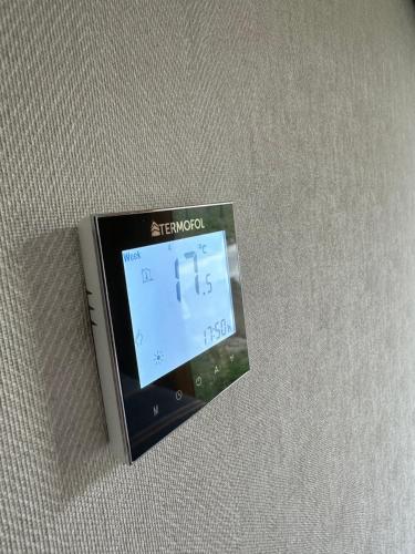 a alarm clock on the side of a wall at Domki Piwniczna in Piwniczna