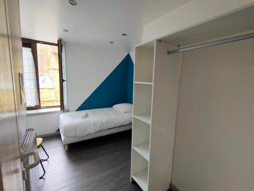Katil atau katil-katil dalam bilik di Gîte Le Rempart - 3 étoiles - 6 personnes -