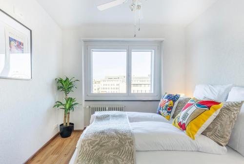 Modern Apartment with Balcony near SBB - Special PICCO PICASSO 53 Apartment, Basel, up to 6 guests