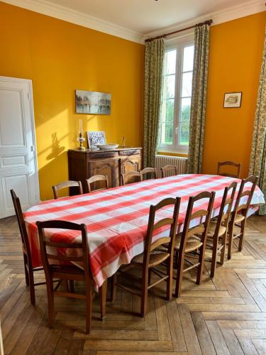 Photo de la galerie de l'établissement Belle demeure dans un grand parc arboré, à Gouffern en Auge