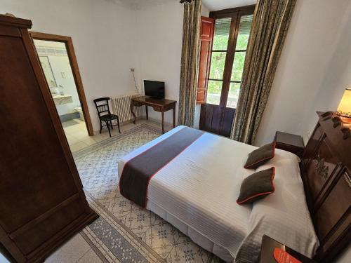 Llit o llits en una habitació de Hotel España