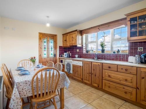 Una cocina o cocineta en Annerfield House
