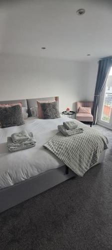3 Bed Home sleeps 6 in Heart of Cardiff Free Parking photo 8