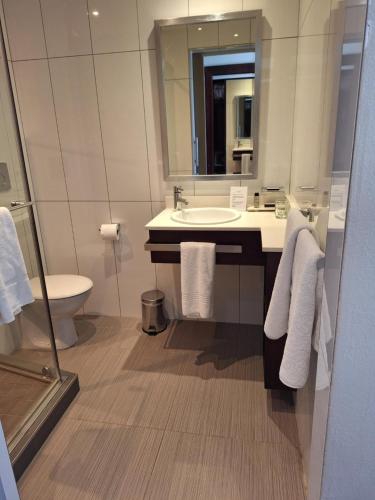 Bilik mandi di Blackrock Hotel