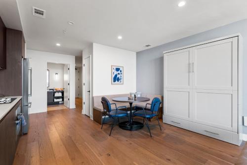 Posezení v ubytování Austin Condo Hotel