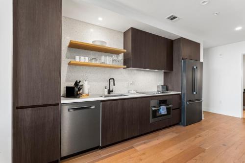Kuchyň nebo kuchyňský kout v ubytování Austin Condo Hotel