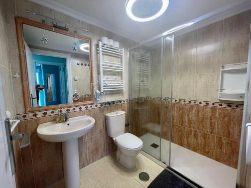 a bathroom with a toilet and a sink and a mirror at La Manga apartamento Siesta in San Blas