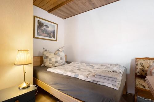 Postel nebo postele na pokoji v ubytování Obere Ferienwohnung im Nebengebäude