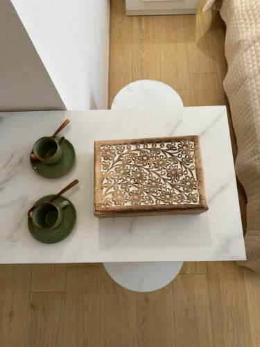 a table with two cups and a tray on it at Li Mori Rooms in Lizzanello