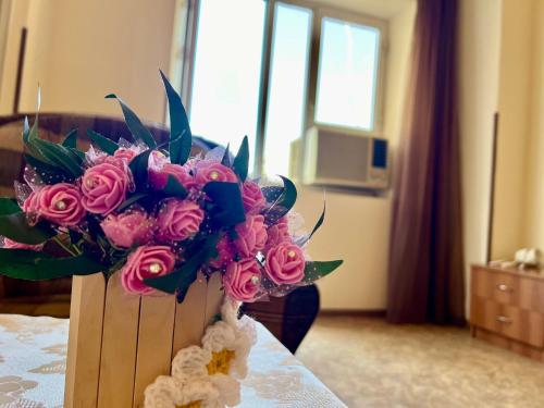 a bouquet of pink roses sitting on a table at Ayg Hotel and Sport Complex Ararat in Davalinskiy Tsemzavod