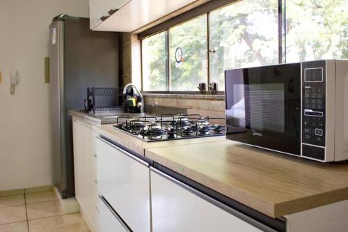 Kuchyň nebo kuchyňský kout v ubytování Apartamento região central de Dourados