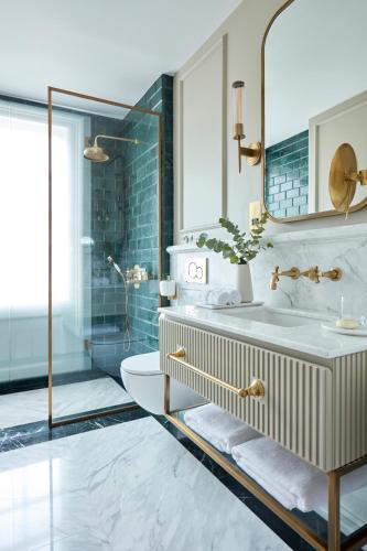 Un baño de 2 Chesham Hotel