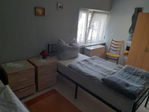 Ein Bett oder Betten in einem Zimmer der Unterkunft Ferienwohnung Reepschläger