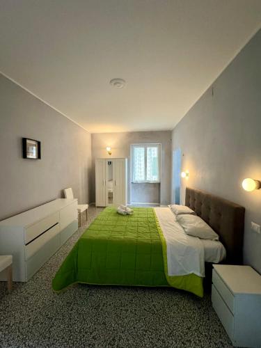 Posteľ alebo postele v izbe v ubytovaní 4 Balconi rooms Paladini B&B e appartamenti