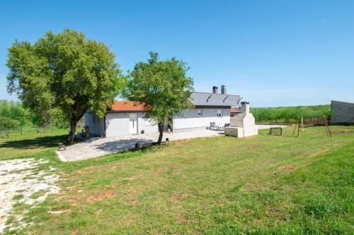 Ferienhaus Ivana mit Jacuzzi in Pula,Istrien - by Istrabook