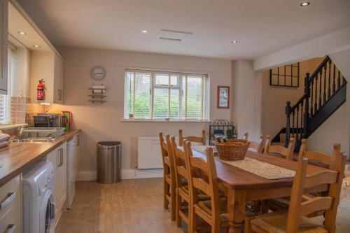 a kitchen and dining room with a table and chairs at Dale Cottage in Ironbridge