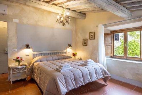 a bedroom with a bed with towels on it at Borgo Casa al Vento in Gaiole in Chianti