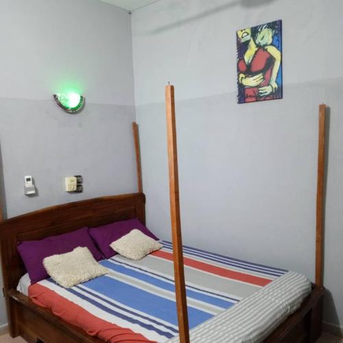 a bedroom with a wooden bed with at Appartement 2 Chambre Salon à Abomey-Calavi Bakita in Abomey-Calavi