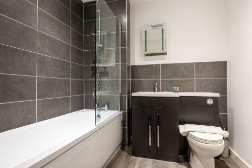 Ванная комната в Contemporary Studio Apartment in Central Rotherham