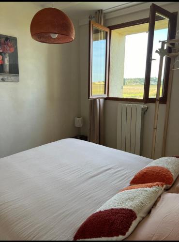 Postel nebo postele na pokoji v ubytování Gîte d'ysée au milieu des vignes