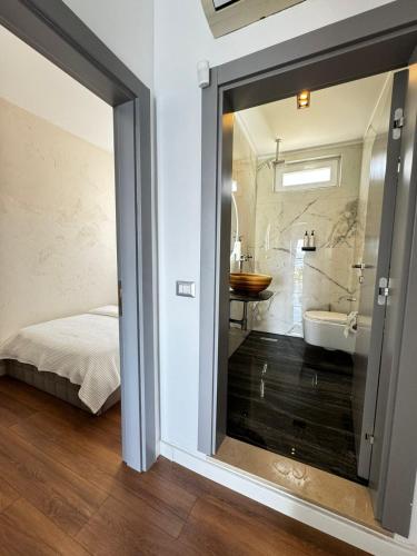 Koupelna v ubytování Luciano Hotel