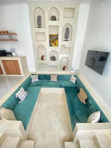 Μια τηλεόραση ή/και κέντρο ψυχαγωγίας στο Cosy 2bed/2bath villa 5 min to beach