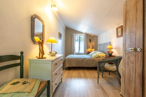 Ένα ή περισσότερα κρεβάτια σε δωμάτιο στο Pieds dans l'eau à Plage des Dames