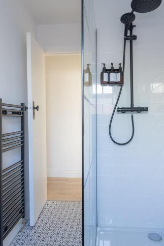 Koupelna v ubytování GuestReady - Modernised cottage in Monkstown