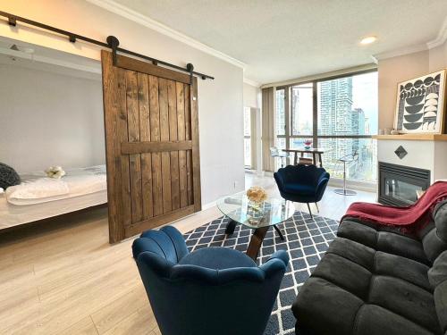 a living room with a couch and a table and a bed at Richard Comfort Living in Vancouver
