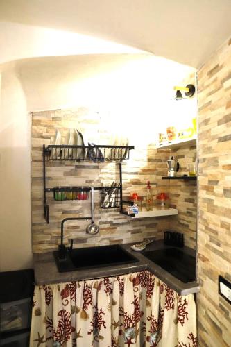 Dapur atau dapur kecil di Lo scarrozzo room