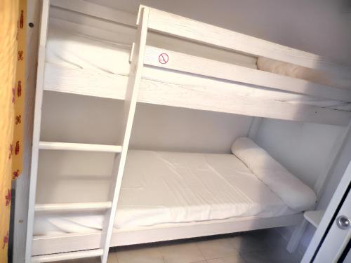 a ladder in a room with a bunk bed at Maison de 3 chambres avec piscine partagee jardin et wifi a Salavas in Salavas