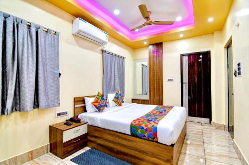 a bedroom with a bed and a ceiling fan at HOTEL KANAN INN in kolkata