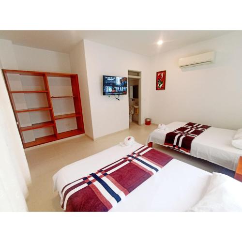 Ένα ή περισσότερα κρεβάτια σε δωμάτιο στο Hotel El Tesoro