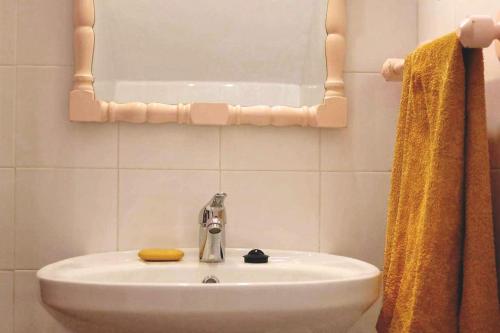a bathroom sink with a mirror and a towel at Casa Gracia Málaga Corazón de Andalucía in Fuente de Piedra