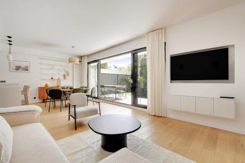 Passy - Eiffel Tower - Amazing 2BR with garden