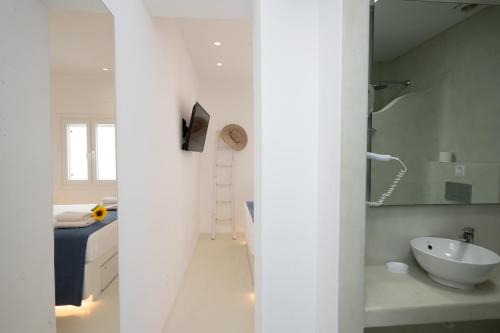 Koupelna v ubytování Hyades - Downtown Suites, Mykonos Town