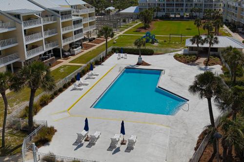 an overhead view of a swimming pool at a resort at Smiles and Sunsets in Oak Grove