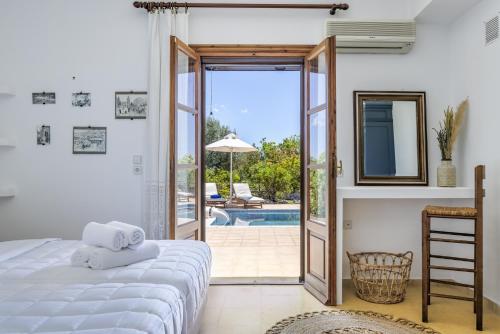 Ένα ή περισσότερα κρεβάτια σε δωμάτιο στο Villa Siraino - Ktima Skopelos