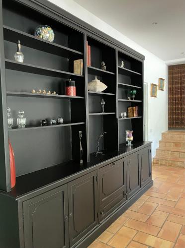 a large black wall with shelves in a room at Casa sardine in Cassis