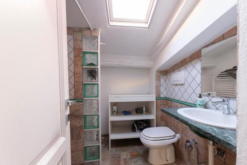 a bathroom with a toilet and a sink at Il Nido di Bianca - Goelba in Portoferraio
