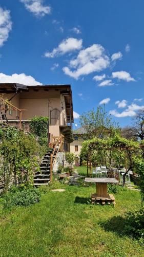 a picnic table in the yard of a house at Villa Aurora in Torre Pellice