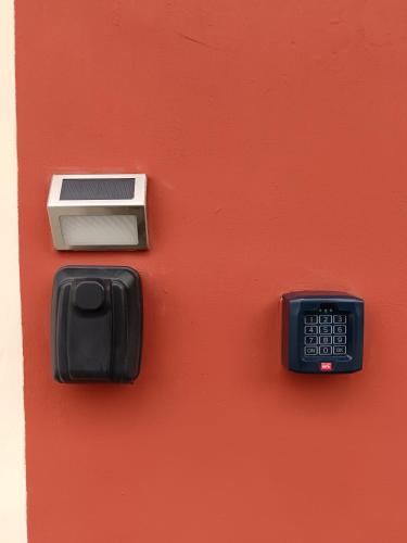 a close up of a wall with a remote control at Le fantasie di Tizi in Alpignano