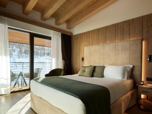 a bedroom with a large bed and a balcony at Cervino - VRetreats in Breuil-Cervinia