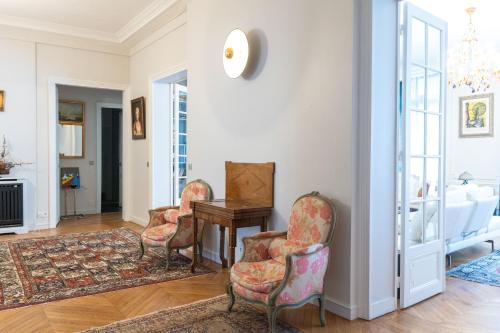 Spacieux appartement de luxe (280 m2) dans un quartier prestigieux de Paris (XVI)