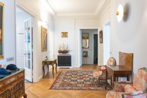 Spacieux appartement de luxe (280 m2) dans un quartier prestigieux de Paris (XVI)