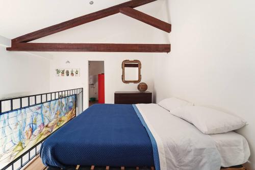 A bed or beds in a room at One bedroom house with sea view balcony and wifi at Palermo 8 km away from the beach