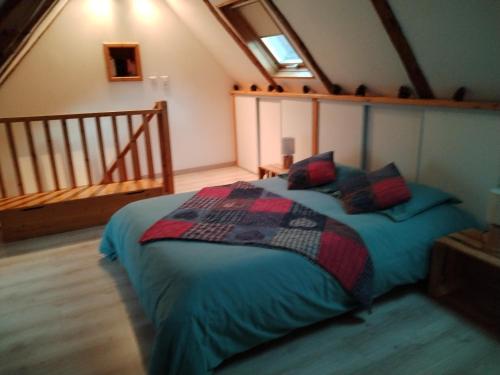a bedroom with a bed in a attic at " LA DORDOGNE" appartement en duplex dans maison individuelle in Le Mont-Dore