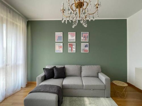 a living room with a couch and a chandelier at [Elce-Perugia] Brightest Condo 1 Km From The CityCenter in Perugia